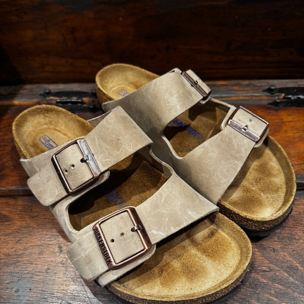 Birkenstock Arizona Oiled Leather in Tobacco Brown - Size 39 Womens
